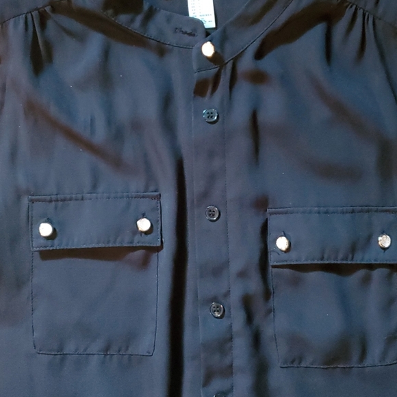 Forever 21 set of 2 button blouses - Picture 8 of 9